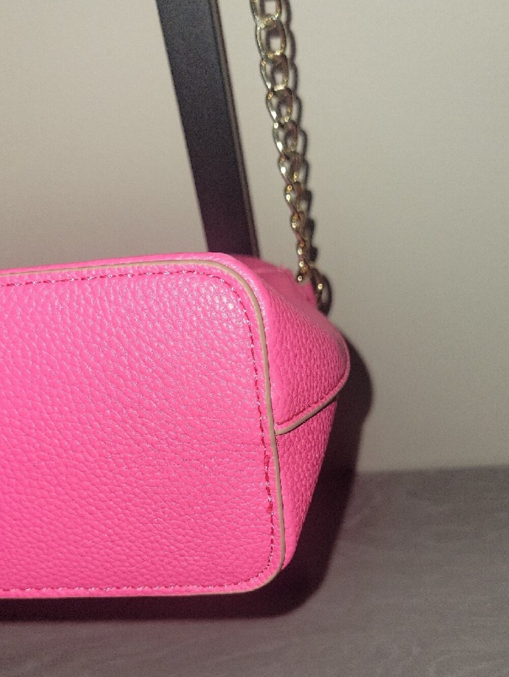 Nanette Lepore Hot Pink Pebbled Crossbody with Gold Chain - Picture 4 of 12